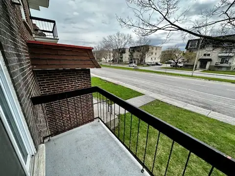 LDR 4½ CHAUFFÉ, EAU CHAUDE INCL 1445$ LIBRE   1495$ 1ER AVRIL