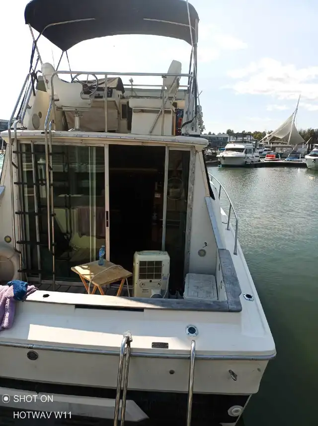 30' SEARAY FLYBRIDGE 30' in Powerboats & Motorboats in Markham / York Region - Image 6