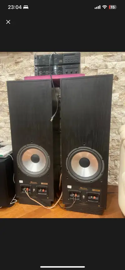 Legendary speakers made in Dwight, ON, Canada! Pair of bi-amped Axiom speakers, model AX5. All drive...