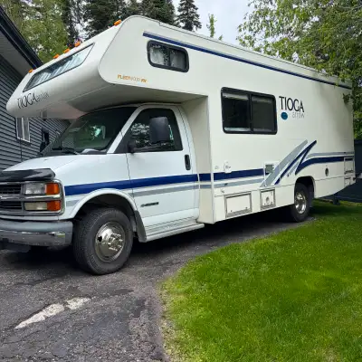 well maintained new condition 2000 tiago clss c new tires and batteries ,awning,roof and dash air ba...