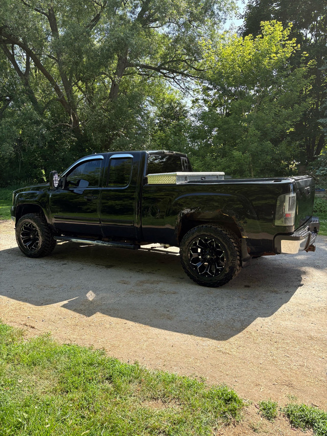 2008 GMC Duramax in Cars & Trucks in Oshawa / Durham Region - Image 2