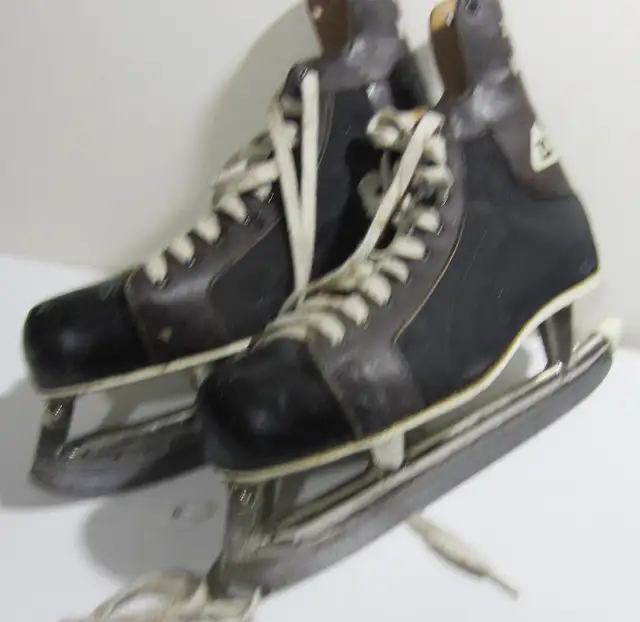 Vintage Daoust  Men’s  Skates Size:10 JJD-051) in Skates & Blades in City of Toronto - Image 3