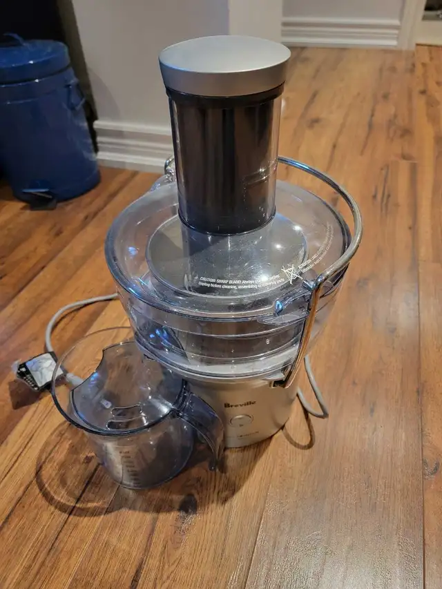 Fruit and vegetable juicer in Processors, Blenders & Juicers in Oakville / Halton Region - Image 2