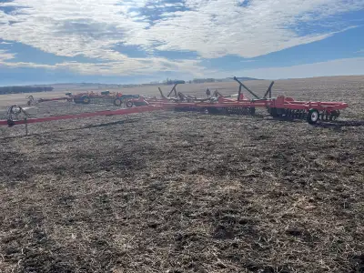 52 ft riteway 5 fold packer bar, has extended hitch. Very good tires on main section. P30 packers 43...