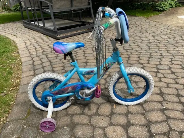 Vélo reine des neiges, roues 12" in Kids in Longueuil / South Shore - Image 4