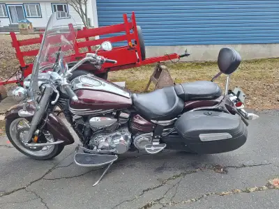 Yamaha Stratoliner 2007 très propre. Sacoches, dossier passager, Le speedomètre est défectueux mais...