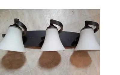 24" Long. Used and in good condition. For wall use only. I have some other light fixtures in separat...