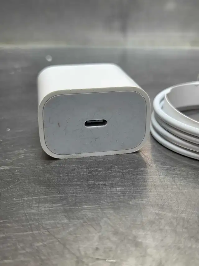 Genuine Apple Iphone Block & Cord in Cell Phone Accessories in St. Catharines - Image 4