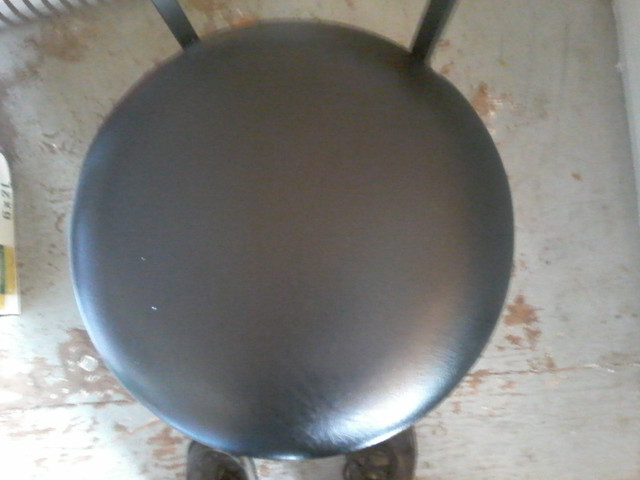 chaise en métal noir mat dans Chaises, Fauteuils inclinables  à Lévis - Image 3