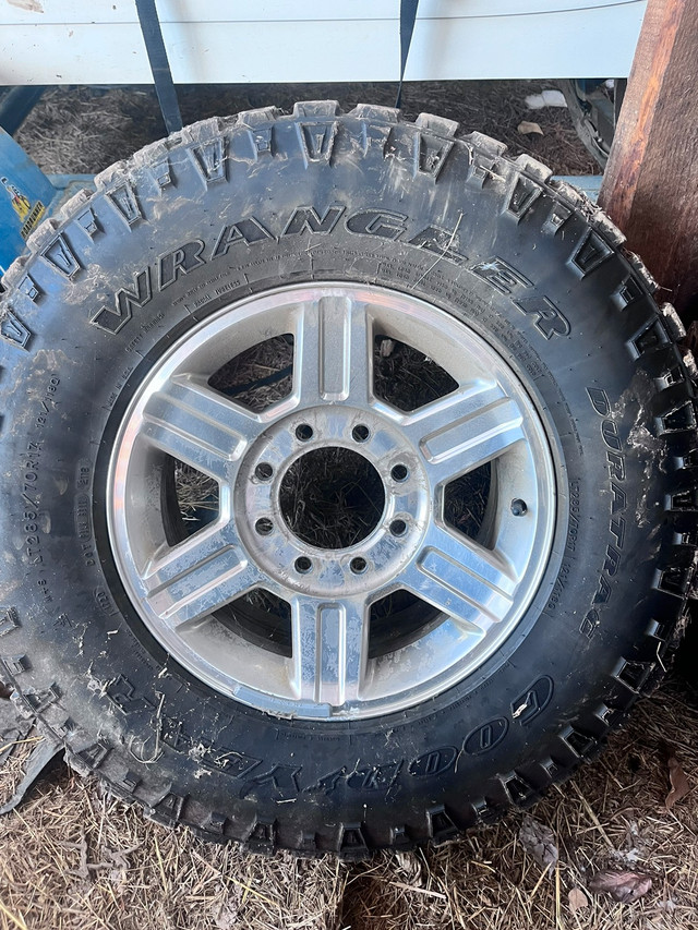 Goodyear wrangler duratracs 285/70/17 | Tires & Rims | Nelson | Kijiji