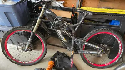 Intense 951 DH mountain bike, View more
