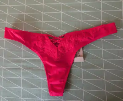 These are brand new La Senza thong panties in size small! Hot pink with lace detail at the front. Ne...