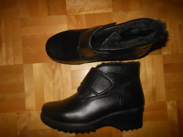 Winter boots in Women's - Shoes in City of Montréal - Image 3