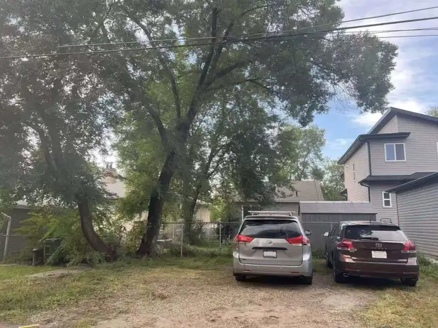 Legal 3-BR basement Suite near University of Alberta/3parking