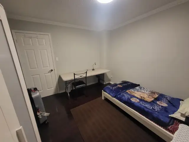 Furnished Bedroom for Student or Professional in Room Rentals & Roommates in City of Toronto - Image 13