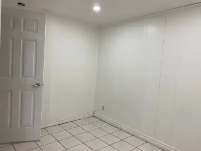 1.Private room in a basement 2.Walking distance to Humber college, Asian food market, Dollarama, Alb...