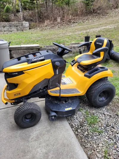 Cub cadet LX42 xt2 riding lawnmower with grass catcher, View more