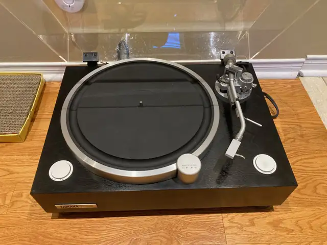 Yamaha GT-2000 top model turntable in excellent condition in Stereo Systems & Home Theatre in Mississauga / Peel Region - Image 5