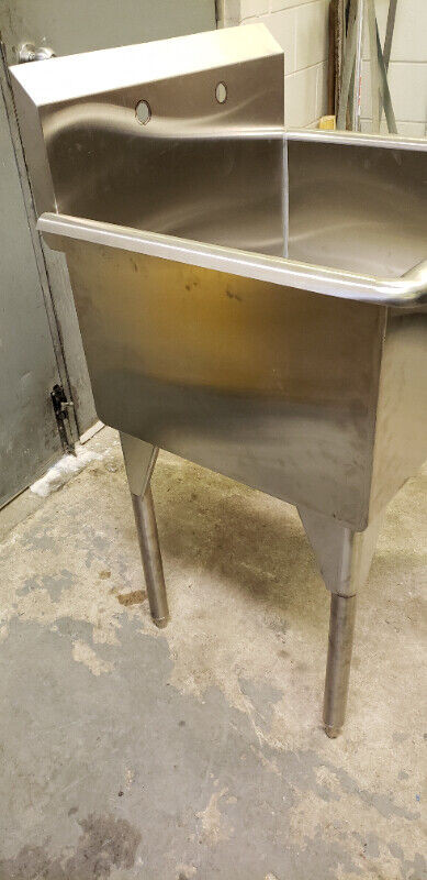 New Canadian Made Single Compartment Sink (Multiple avail) in Industrial Kitchen Supplies in Winnipeg - Image 3