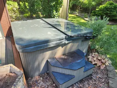 Beachcomber Hot Tub - cheap due to moving requirements, View more