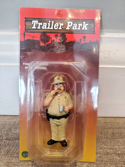 BNIB AD-23973 2013 Release 1:24 Resin American Diorama Trailer Park Smokey Figure See last picture f...