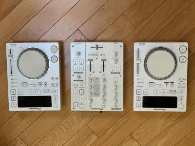 DJ equipment console - Pioner CDJ350, View more