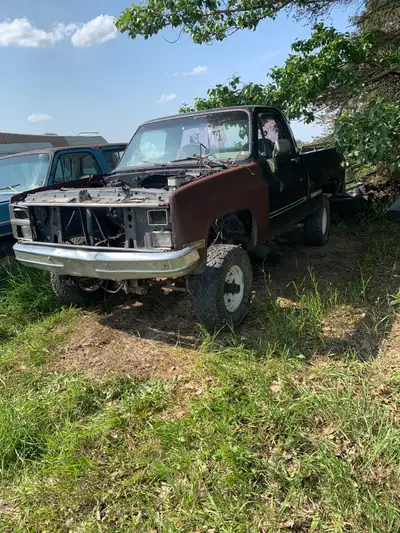 I have two 80s square body 4x4s for sale the first is the short box 4x4 it has no engine or transmis...