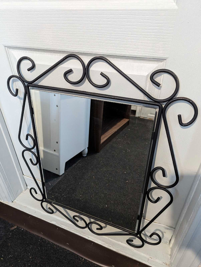 Mirror metal fram dans Décoration intérieure et accessoires  à Moncton