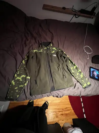 North Face APEX camp jacket mens small, View more