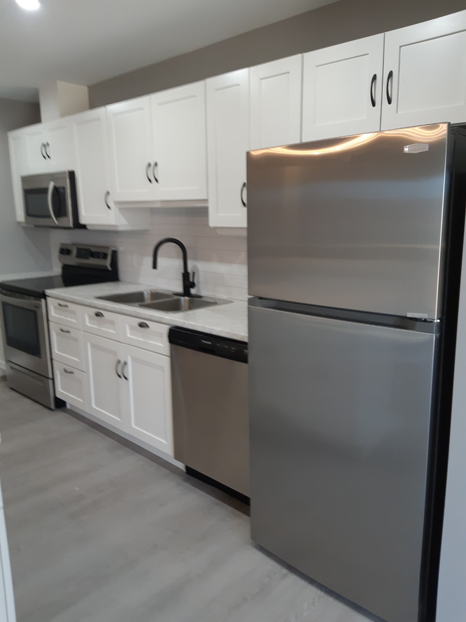 1 BEDROOM TOP FLOOR UNIT 1