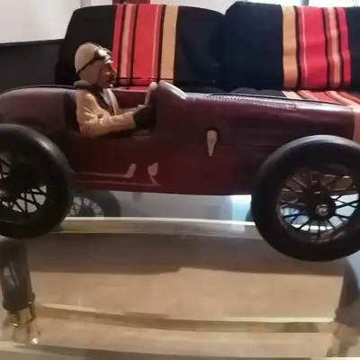 Style vintage Coureur automobile en bois Longueur 18 po Largeur 11 po Hauteur 9 po