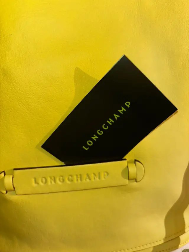 LONGCHAMP Hobo Bucket Leather Tote in Women's - Bags & Wallets in City of Montréal - Image 8