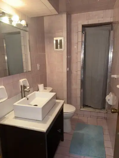 Spacious bedroom for $600 Will be sharing with 2 males Main intersection is Finch and Islington Sepa...