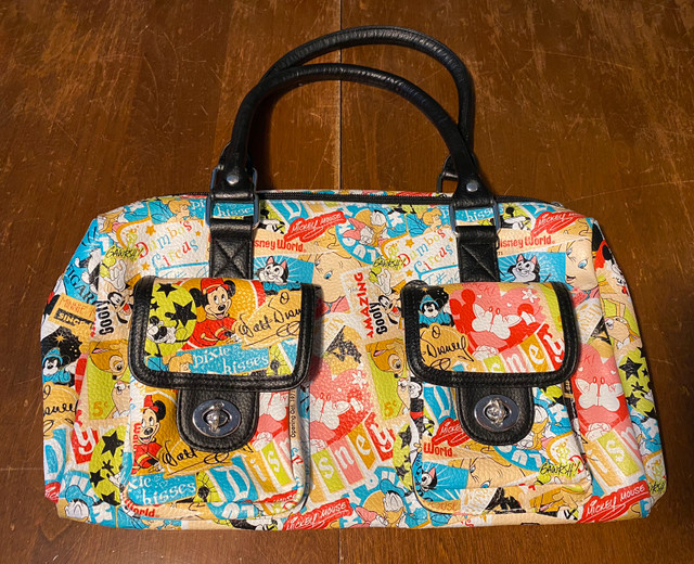 Like New Authentic Disney Parks Purse - Kisses Collage in Women's - Bags & Wallets in Ottawa