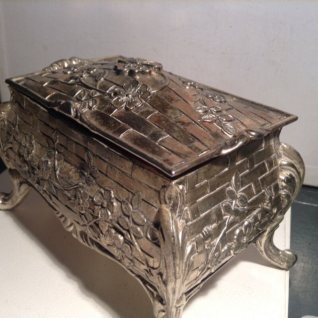 Antique Art Nouveau Cast Metal Jewelry Trinket Box Casket in Arts & Collectibles in Vancouver - Image 3