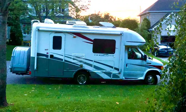 VR Motorisé Trail-Lite in RVs & Motorhomes in Québec City - Image 2