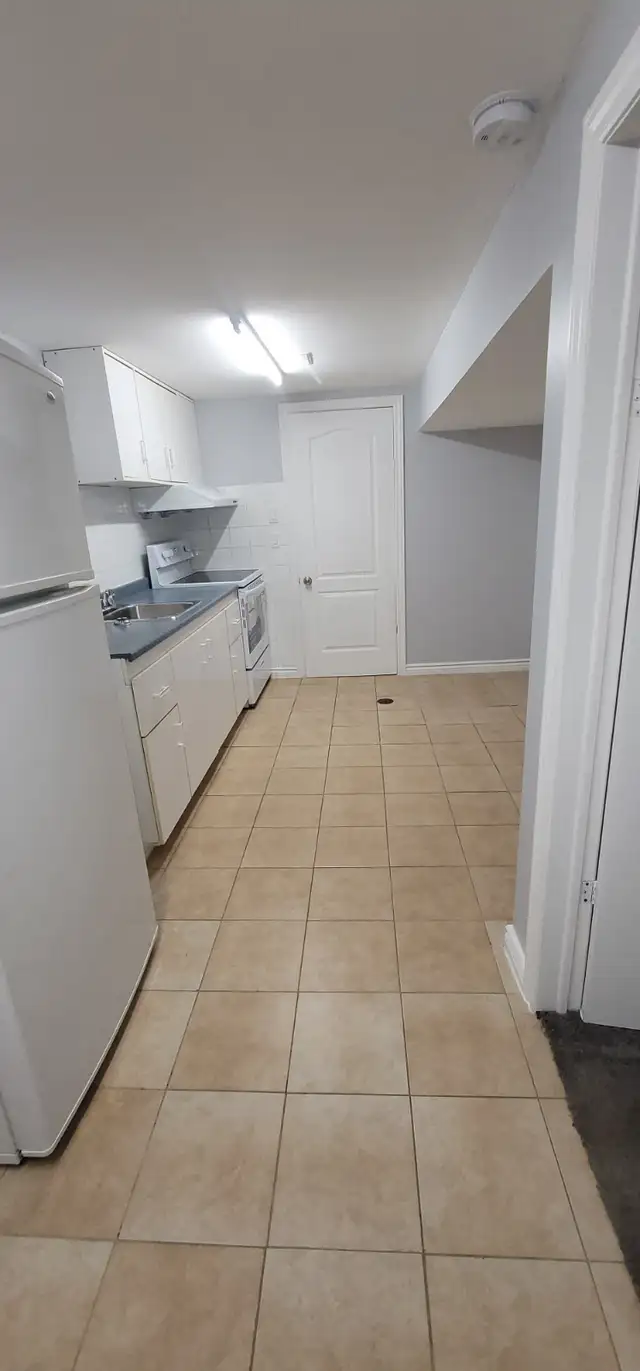 Sep. Ent, private, 1-BDRM BSMNT Apt, Kennedy STN/GO in Long Term Rentals in City of Toronto - Image 6