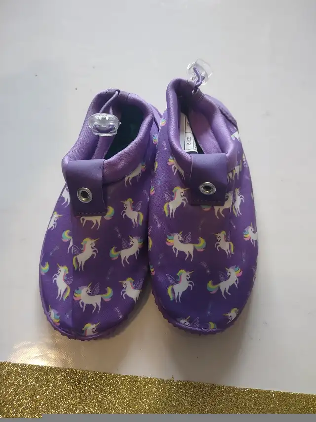 Children's water shoes size 9, Kanata, ottawa  in Kids & Youth in Ottawa - Image 5