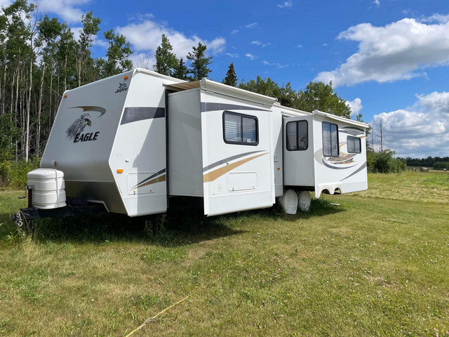 2010 Jayco Eagle in Travel Trailers & Campers in Fort St. John