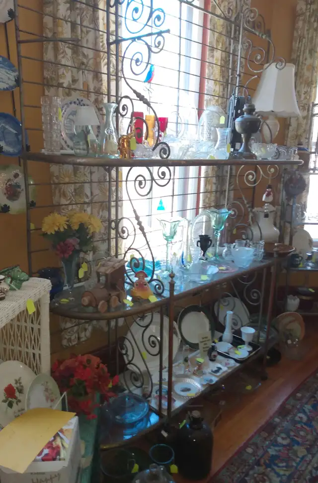 Lg Antique French Baker's Rack - Iron & Brass w Glass Shalves in Bookcases & Shelving Units in Oshawa / Durham Region - Image 8