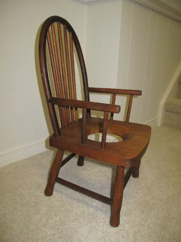 ANTIQUE VINTAGE CHILD'S COMMODE CHAIR - POTTY CHAIR in Arts & Collectibles in Guelph - Image 4