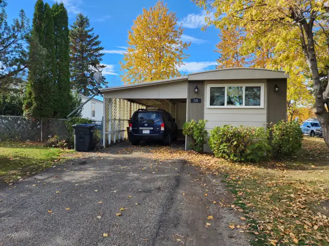 Walkable Mobile Home in Mobile City Estates, Spruce Grove