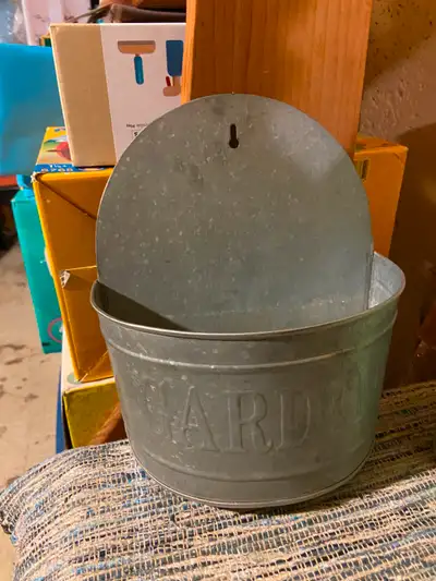 Cache  pot en métal pour suspendre plantes, View more