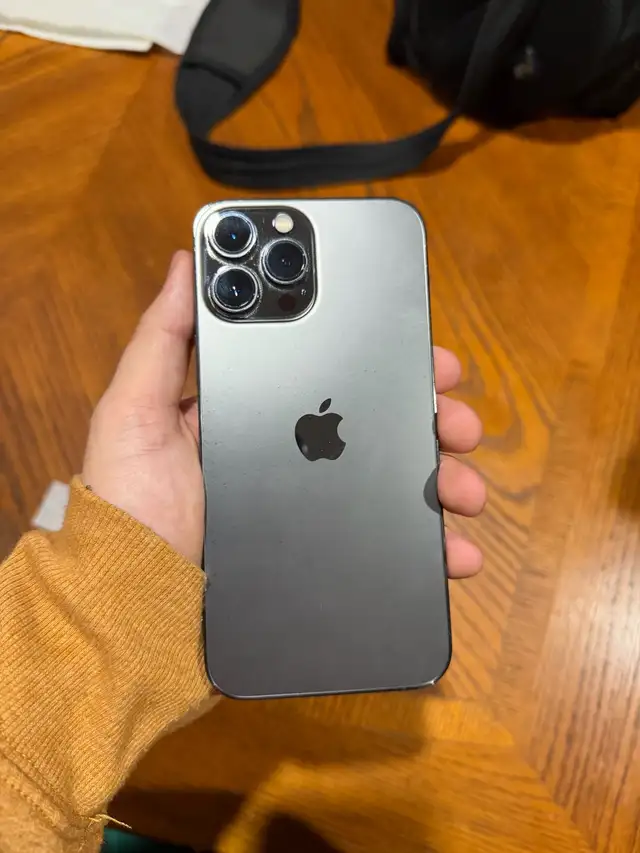 iphone 13 Pro Max | 256 gb Storage | No SIM Card in Cell Phones in Stratford - Image 3