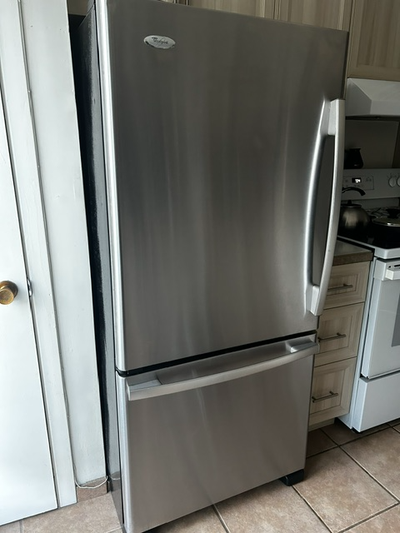 Whirlpool  Frigo & SAMSUNG secheuse $450***negociable, View more