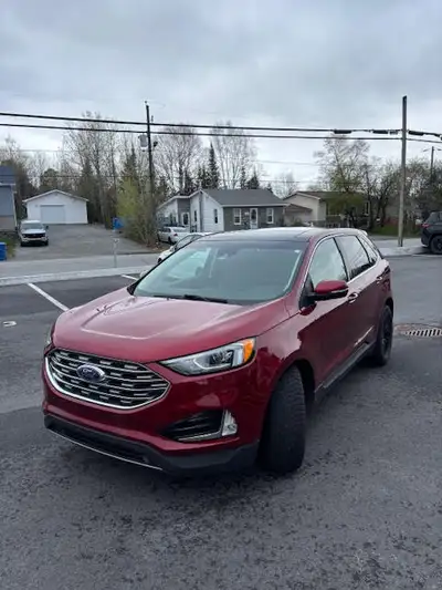 Vend Ford Edge tout options 2019 excellent etat AWD, Banc en cuir et chauffant Volant chauffant Toit...