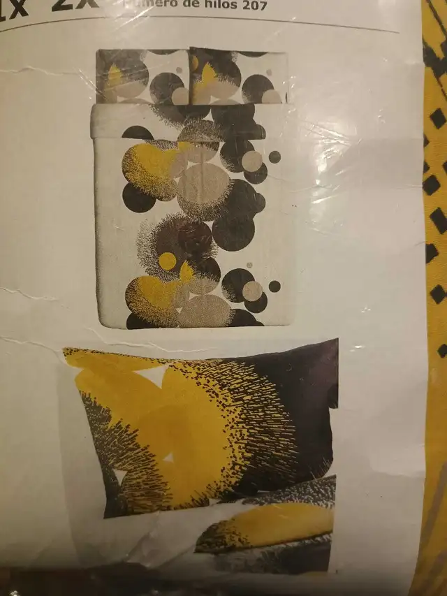 Bolltistel queen duvet cover set in Bedding in Oakville / Halton Region - Image 2