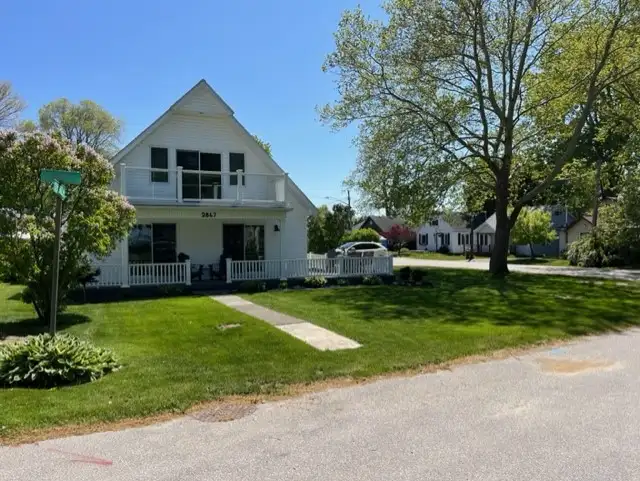 Gorgeous Executive Lakeview Cottage Brights Grove Steps to Beach