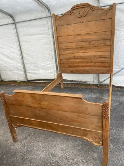 Base de lit double antique en bois, View more
