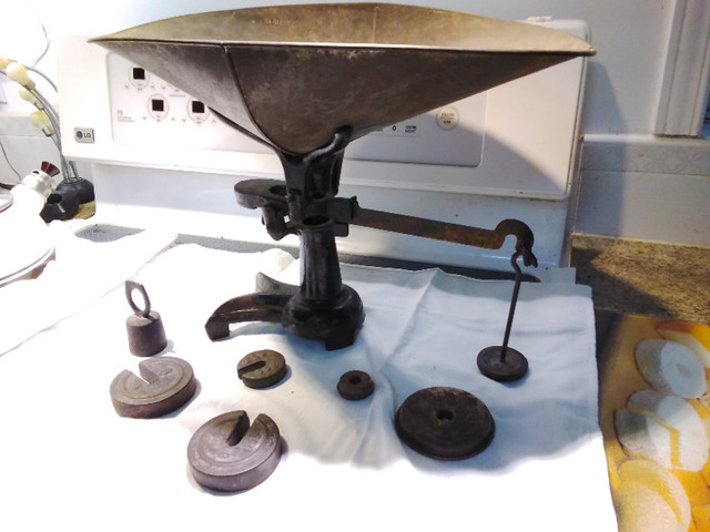 Balance antique excellente condition complet fin 18e siecle dans Art et objets de collection  à Laval/Rive Nord